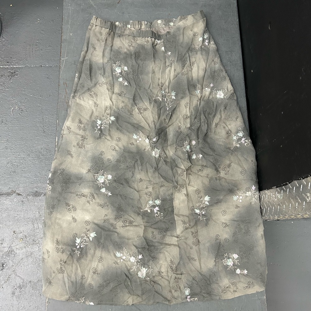 Silk Lore By Beth Terrell Xs Floral Gray Skirt